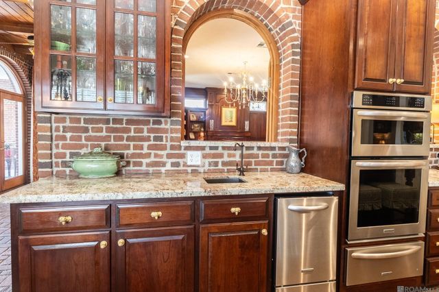 1301 Charlestowne Ln, Lake Charles, LA 70605