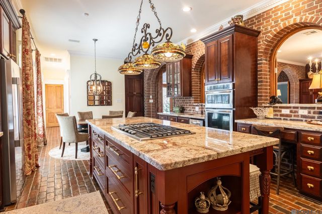1301 Charlestowne Ln, Lake Charles, LA 70605