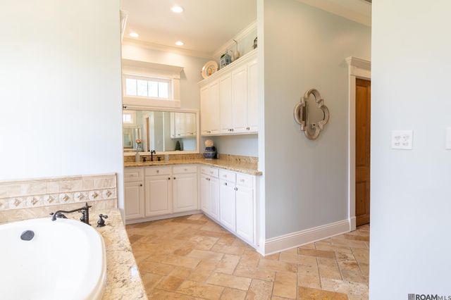 1301 Charlestowne Ln, Lake Charles, LA 70605