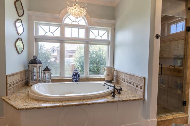 1301 Charlestowne Ln, Lake Charles, LA 70605
