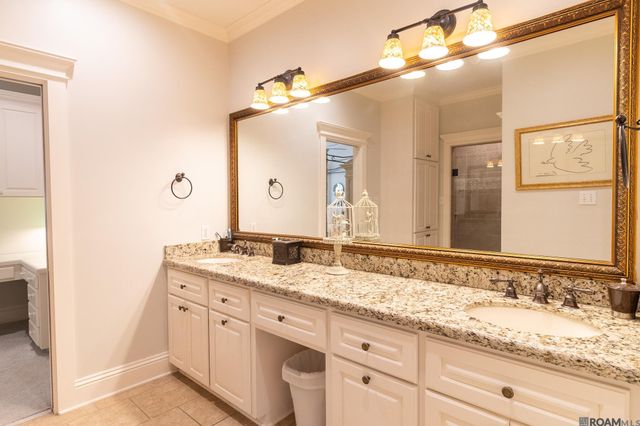 1301 Charlestowne Ln, Lake Charles, LA 70605