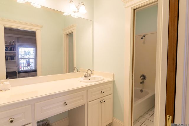 1301 Charlestowne Ln, Lake Charles, LA 70605