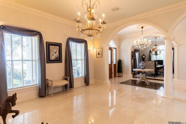 1301 Charlestowne Ln, Lake Charles, LA 70605