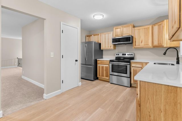 605 Pheasant Run, Burnsville, MN 55337