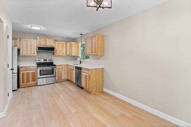 605 Pheasant Run, Burnsville, MN 55337