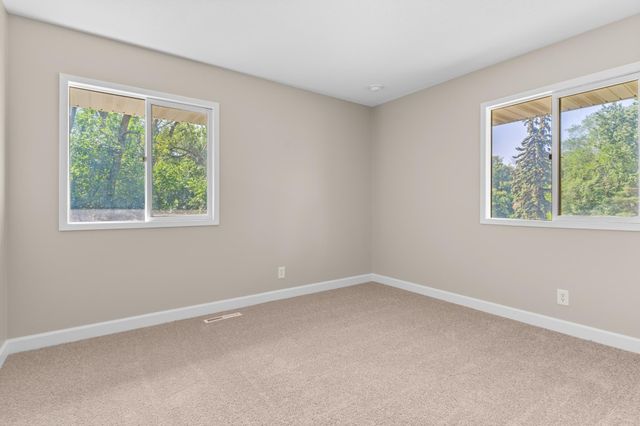 605 Pheasant Run, Burnsville, MN 55337