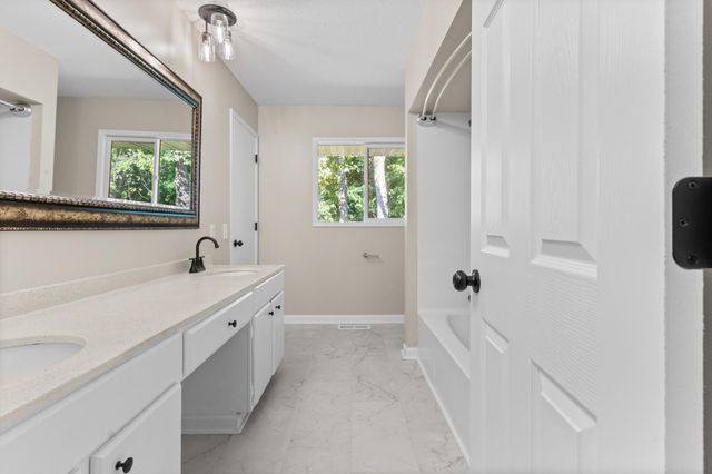 605 Pheasant Run, Burnsville, MN 55337
