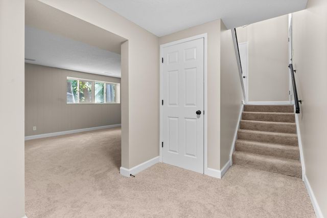 605 Pheasant Run, Burnsville, MN 55337