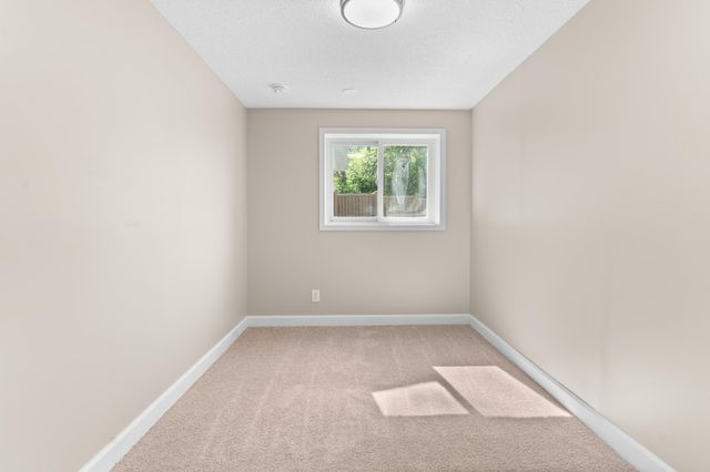 605 Pheasant Run, Burnsville, MN 55337