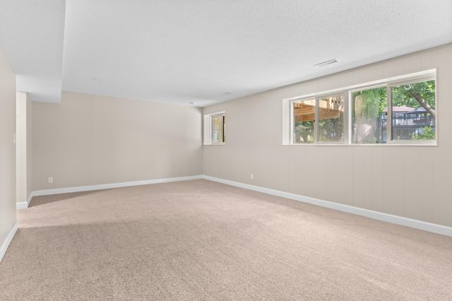 605 Pheasant Run, Burnsville, MN 55337