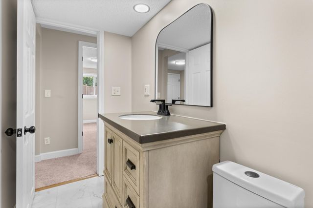 605 Pheasant Run, Burnsville, MN 55337