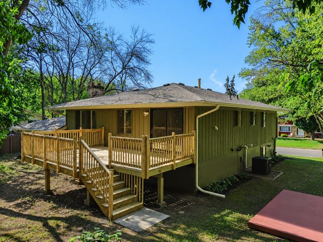 605 Pheasant Run, Burnsville, MN 55337