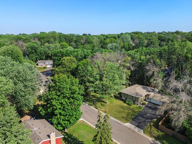 605 Pheasant Run, Burnsville, MN 55337