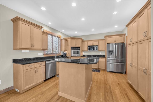 545 Evergreen Lane, Robins, IA 52328