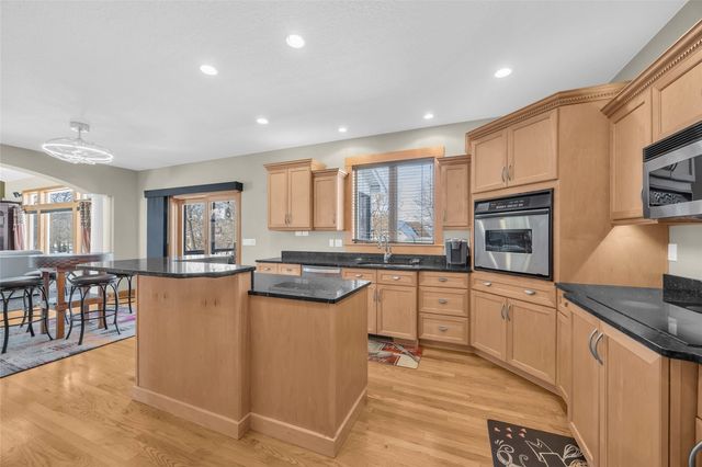 545 Evergreen Lane, Robins, IA 52328