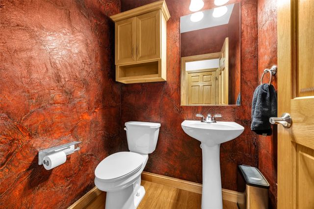 545 Evergreen Lane, Robins, IA 52328