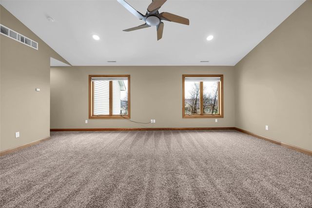 545 Evergreen Lane, Robins, IA 52328