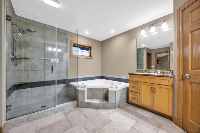 545 Evergreen Lane, Robins, IA 52328