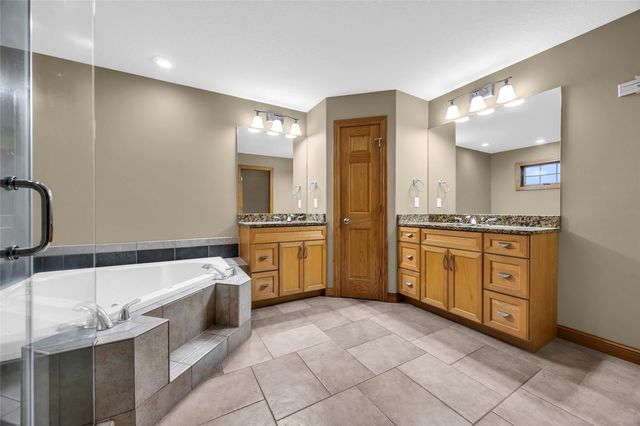 545 Evergreen Lane, Robins, IA 52328