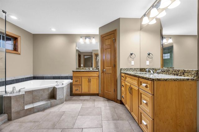 545 Evergreen Lane, Robins, IA 52328