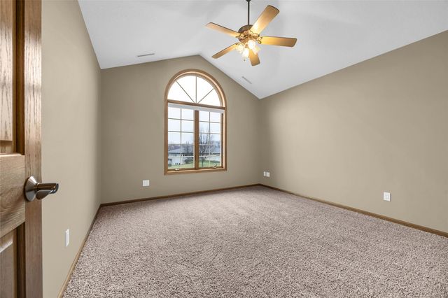 545 Evergreen Lane, Robins, IA 52328