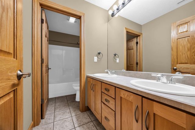 545 Evergreen Lane, Robins, IA 52328