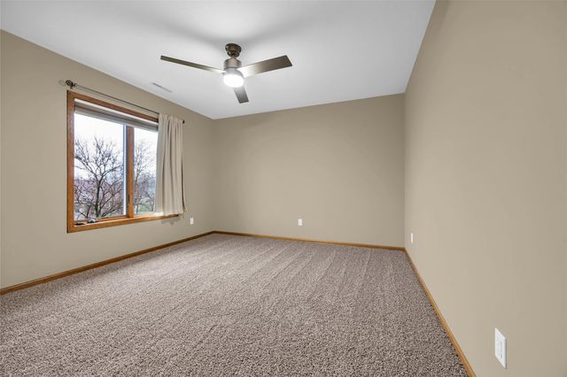 545 Evergreen Lane, Robins, IA 52328