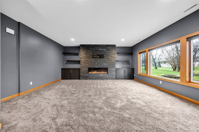 545 Evergreen Lane, Robins, IA 52328