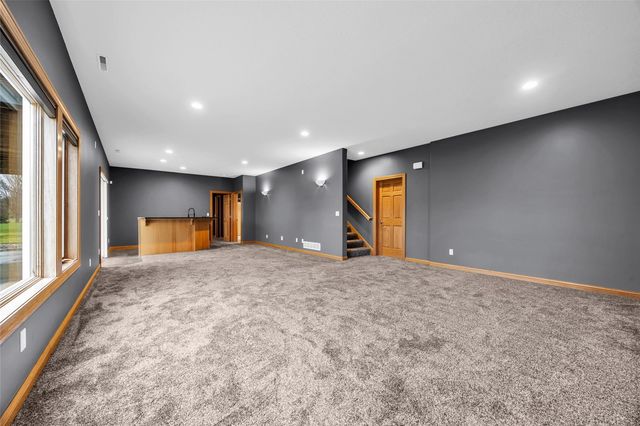 545 Evergreen Lane, Robins, IA 52328