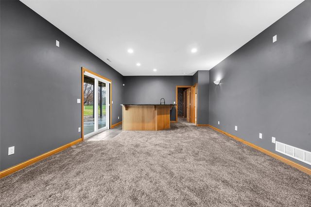 545 Evergreen Lane, Robins, IA 52328