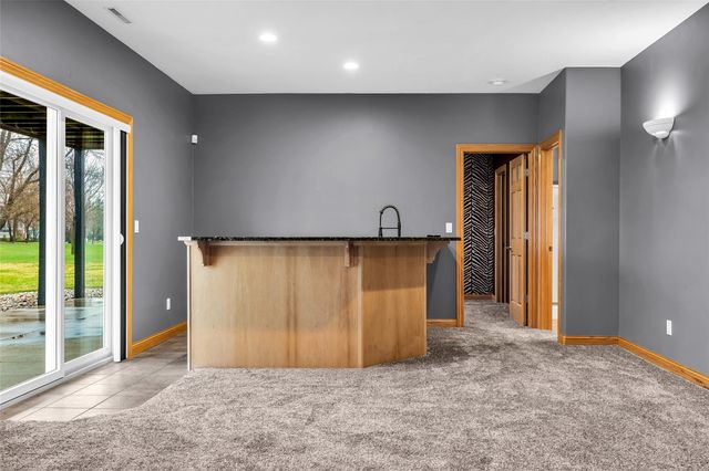 545 Evergreen Lane, Robins, IA 52328