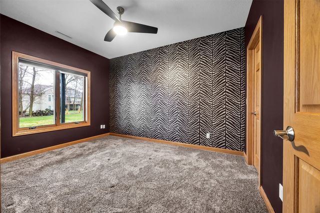 545 Evergreen Lane, Robins, IA 52328