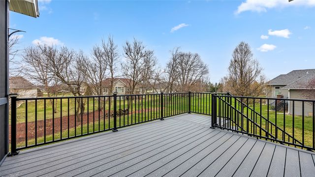 545 Evergreen Lane, Robins, IA 52328