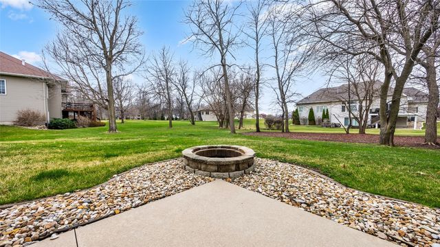 545 Evergreen Lane, Robins, IA 52328