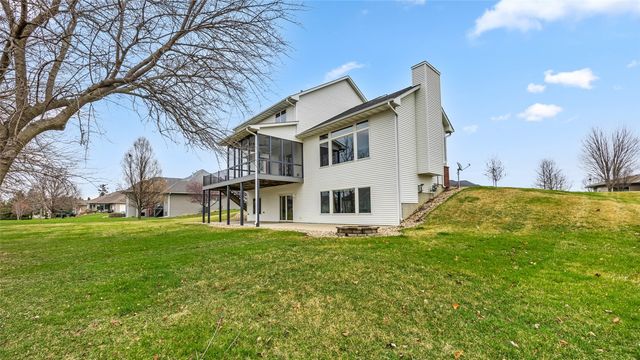545 Evergreen Lane, Robins, IA 52328