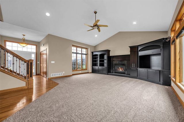 545 Evergreen Lane, Robins, IA 52328