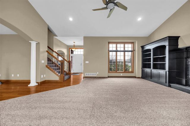 545 Evergreen Lane, Robins, IA 52328