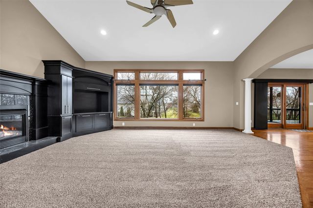 545 Evergreen Lane, Robins, IA 52328