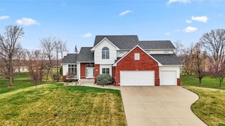545 Evergreen Lane, Robins, IA 52328