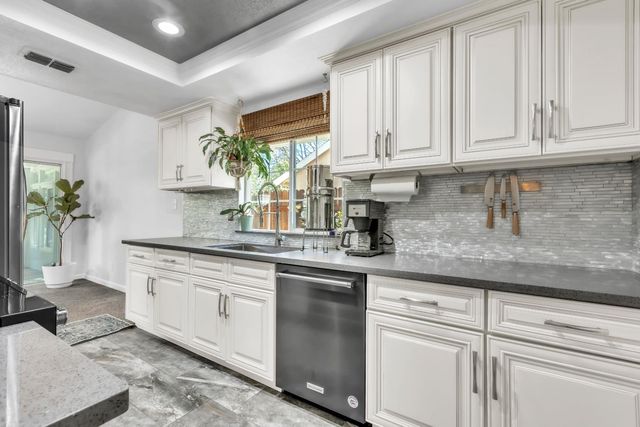 2827 Leslie Ln, West Sacramento, CA 95691