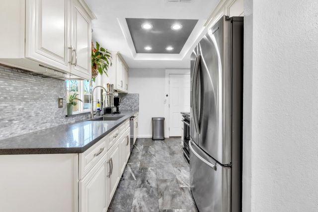 2827 Leslie Ln, West Sacramento, CA 95691