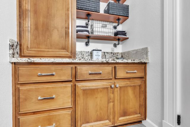 2827 Leslie Ln, West Sacramento, CA 95691