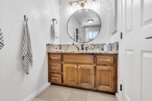 2827 Leslie Ln, West Sacramento, CA 95691