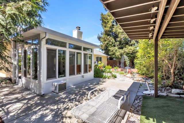 2827 Leslie Ln, West Sacramento, CA 95691