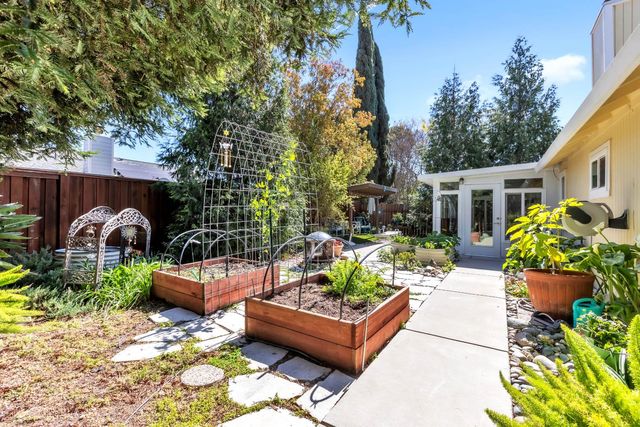 2827 Leslie Ln, West Sacramento, CA 95691