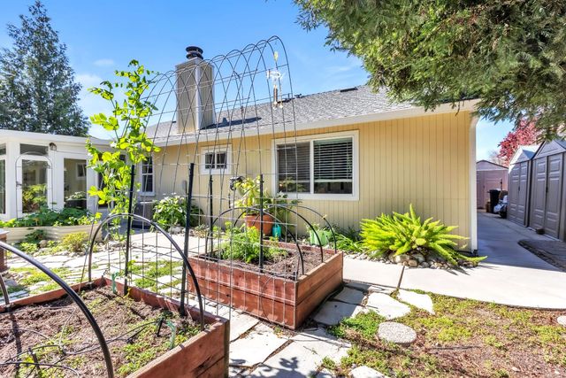 2827 Leslie Ln, West Sacramento, CA 95691