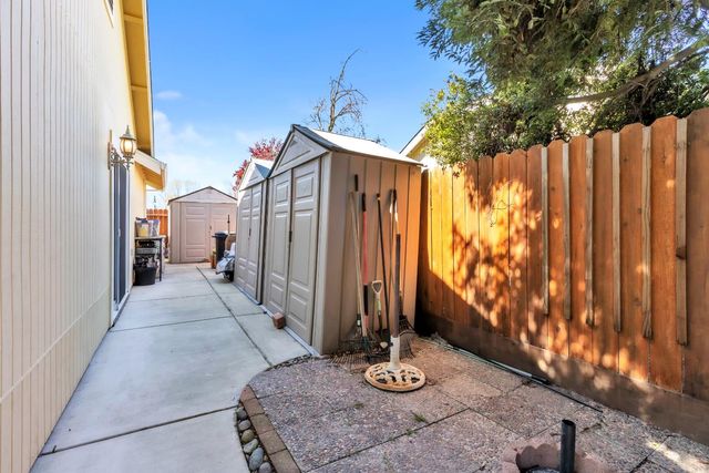 2827 Leslie Ln, West Sacramento, CA 95691