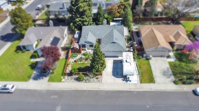 2827 Leslie Ln, West Sacramento, CA 95691