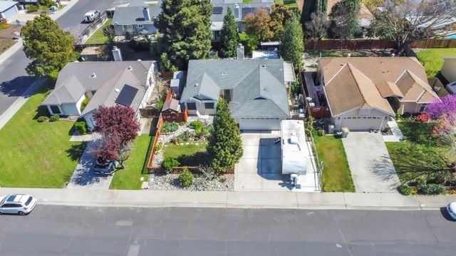 2827 Leslie Ln, West Sacramento, CA 95691