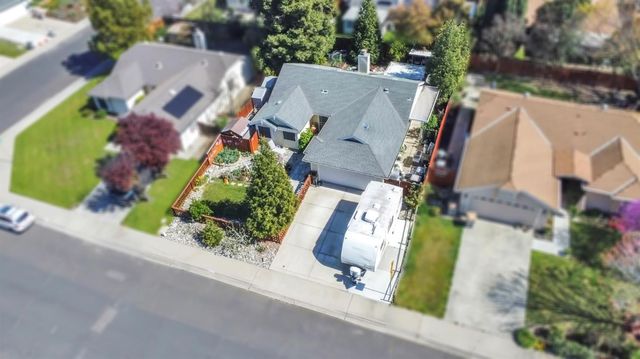 2827 Leslie Ln, West Sacramento, CA 95691